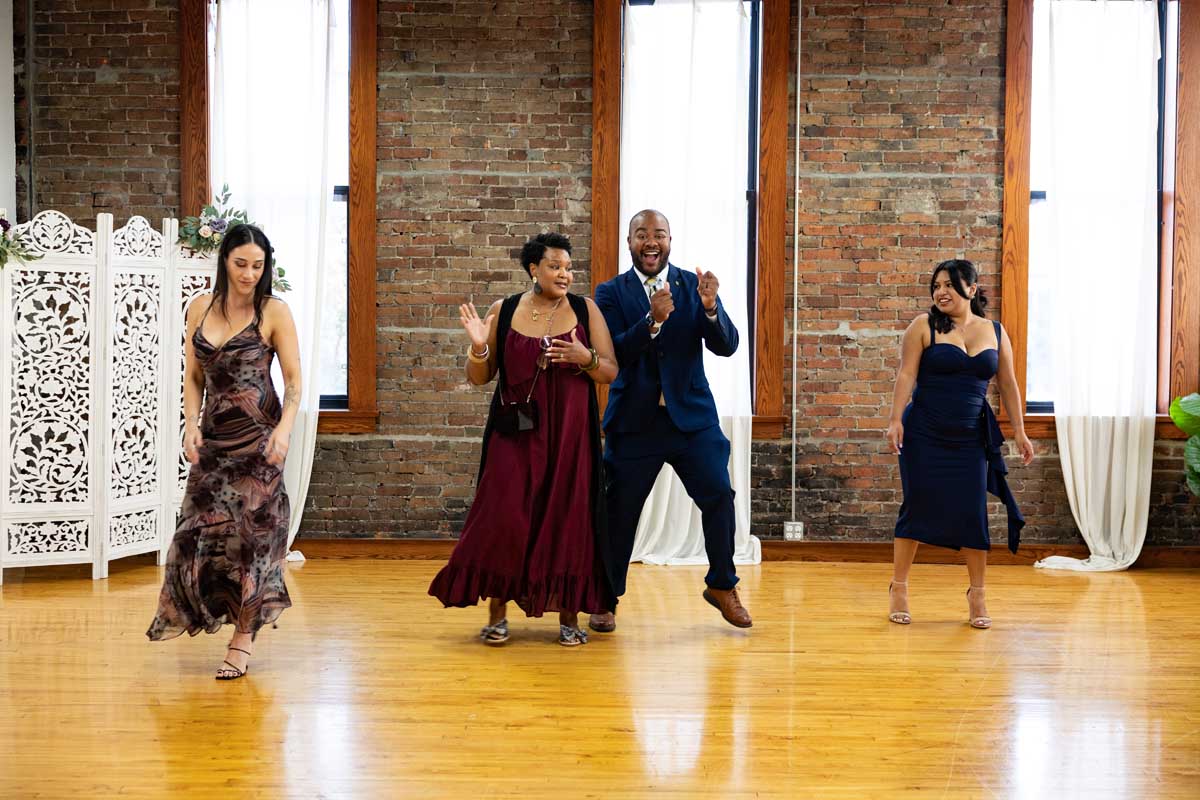 the promise room minnesota wedding venue-dance